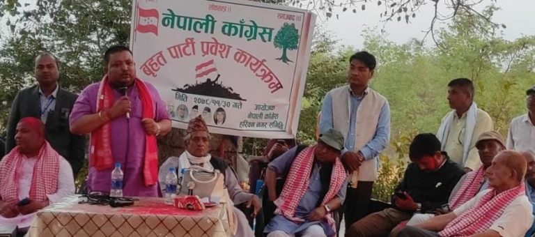 काँग्रेस जिताऔं अभियानको पहिलो दिन ७८ जनाले गरे पार्टीमा प्रवेश, मन्त्री सिंहले गरे स्वागत