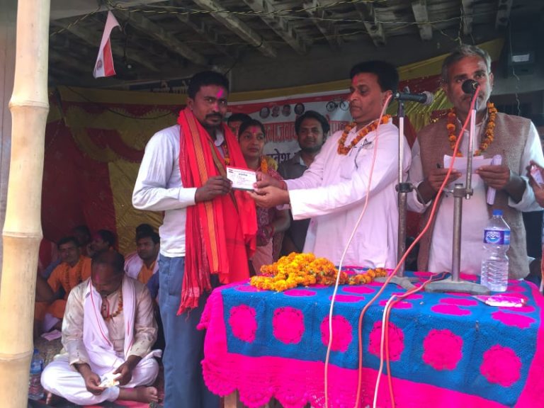 विभिन्न पार्टी परित्याग गरि २०० जना लोसपामा प्रवेश