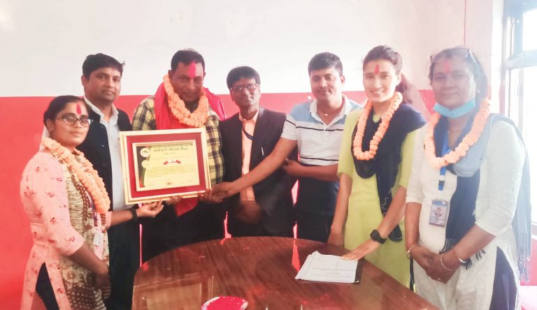 सर्लाहीमा सेवा निवृत प्रनाअ गनीलाई विदाई तथा प्रकोनि पुरीलाई स्वागत ।