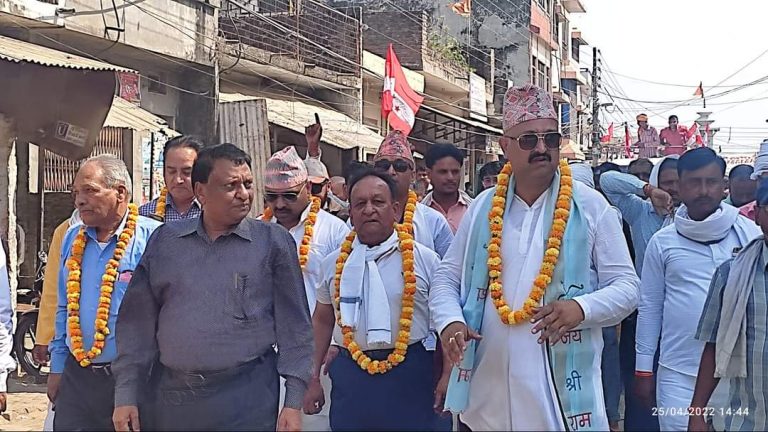 नेपाली कांग्रेसले कृष्णनगरमा बहुसंख्यक समर्थकका साथ उम्मेदवारी दर्ता