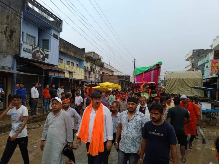 नगर प्रमुख शाहको अगुवाईमा कृष्णनगरको मूर्ति विसर्जन