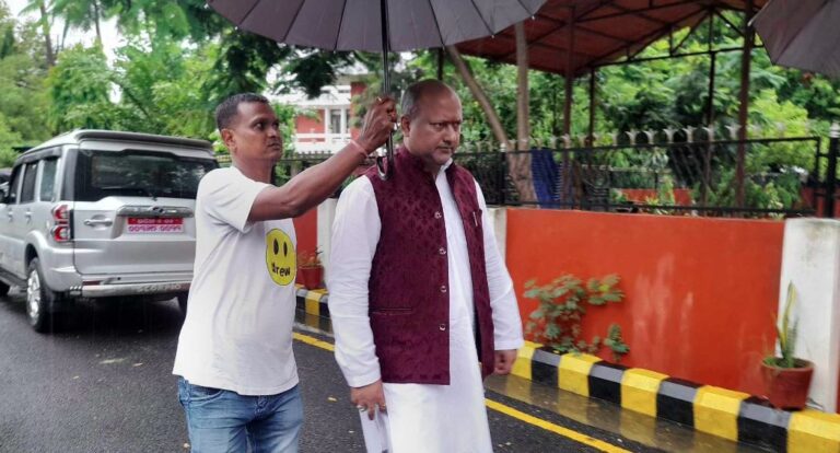 मधेश प्रदेशका मुख्यमन्त्री सिंहद्वारा ४ दलका मन्त्री हटाइयो