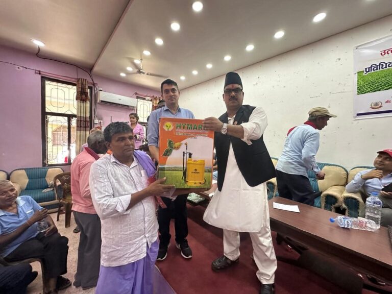 किसानलाई १७० थान कृषि स्प्रे टंकी वितरण