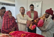 समाजसेवी मनोज यादवद्वारा कम्बल वितरण